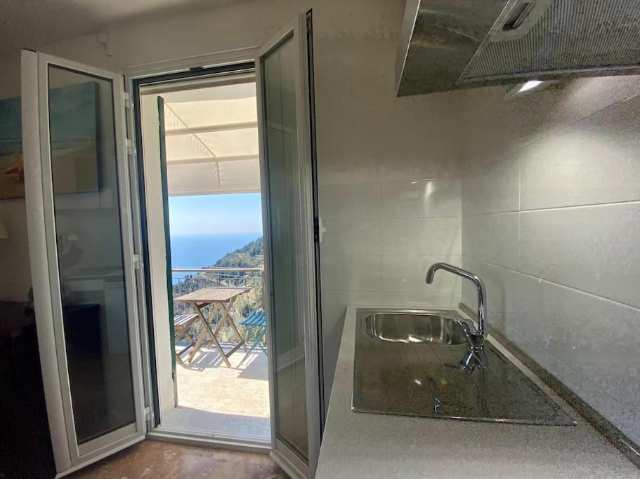 La Finestra Sul Mare A Drignana Villa Vernazza Luaran gambar