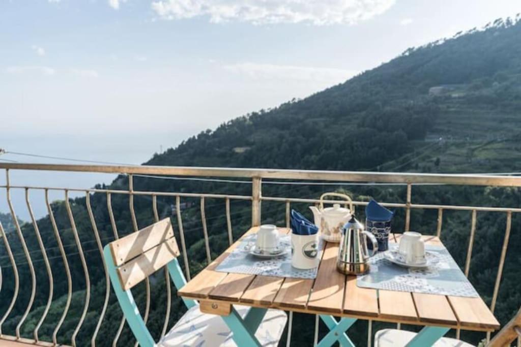 La Finestra Sul Mare A Drignana Villa Vernazza Luaran gambar