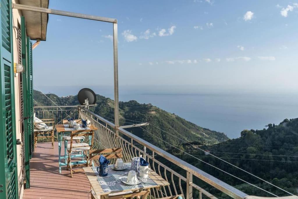 La Finestra Sul Mare A Drignana Villa Vernazza Luaran gambar